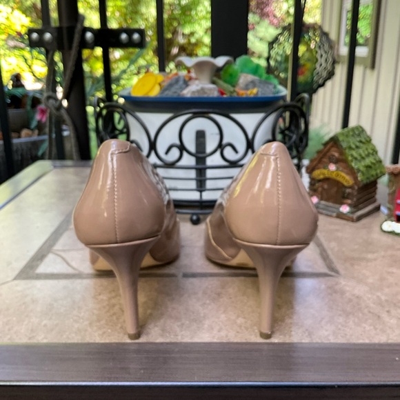 BCBG Women's Nude Patent Heels - Picture 7 of 8